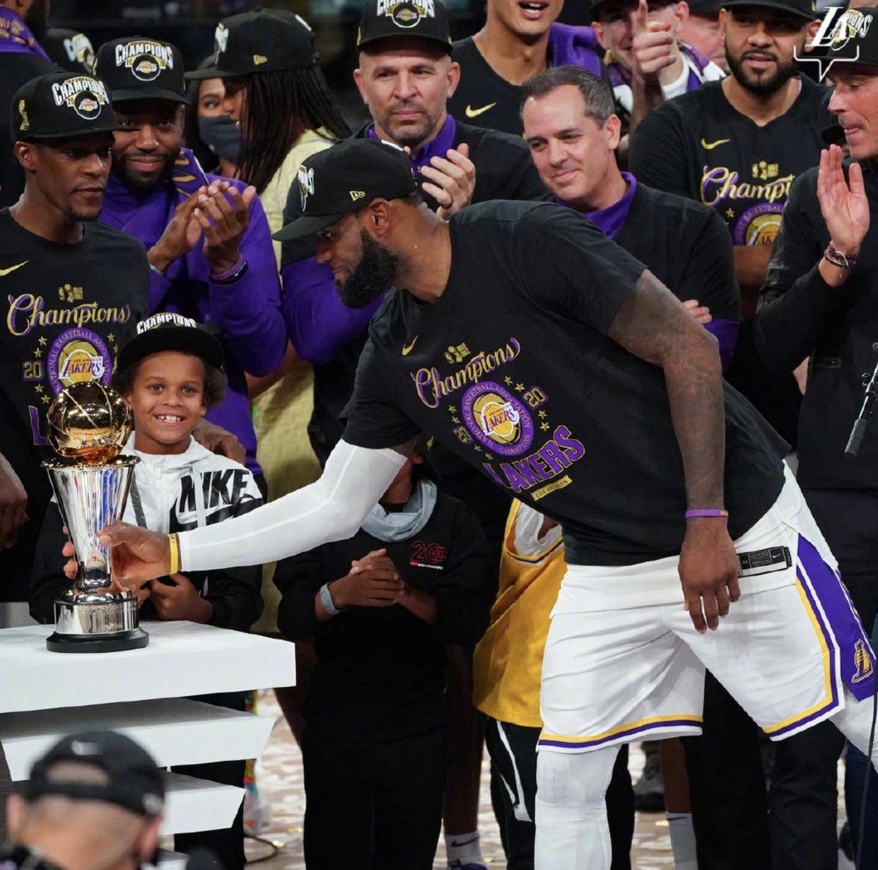 詹姆斯迎来五赛季高光表现，中国队球迷沸腾！-爱游戏中国官网