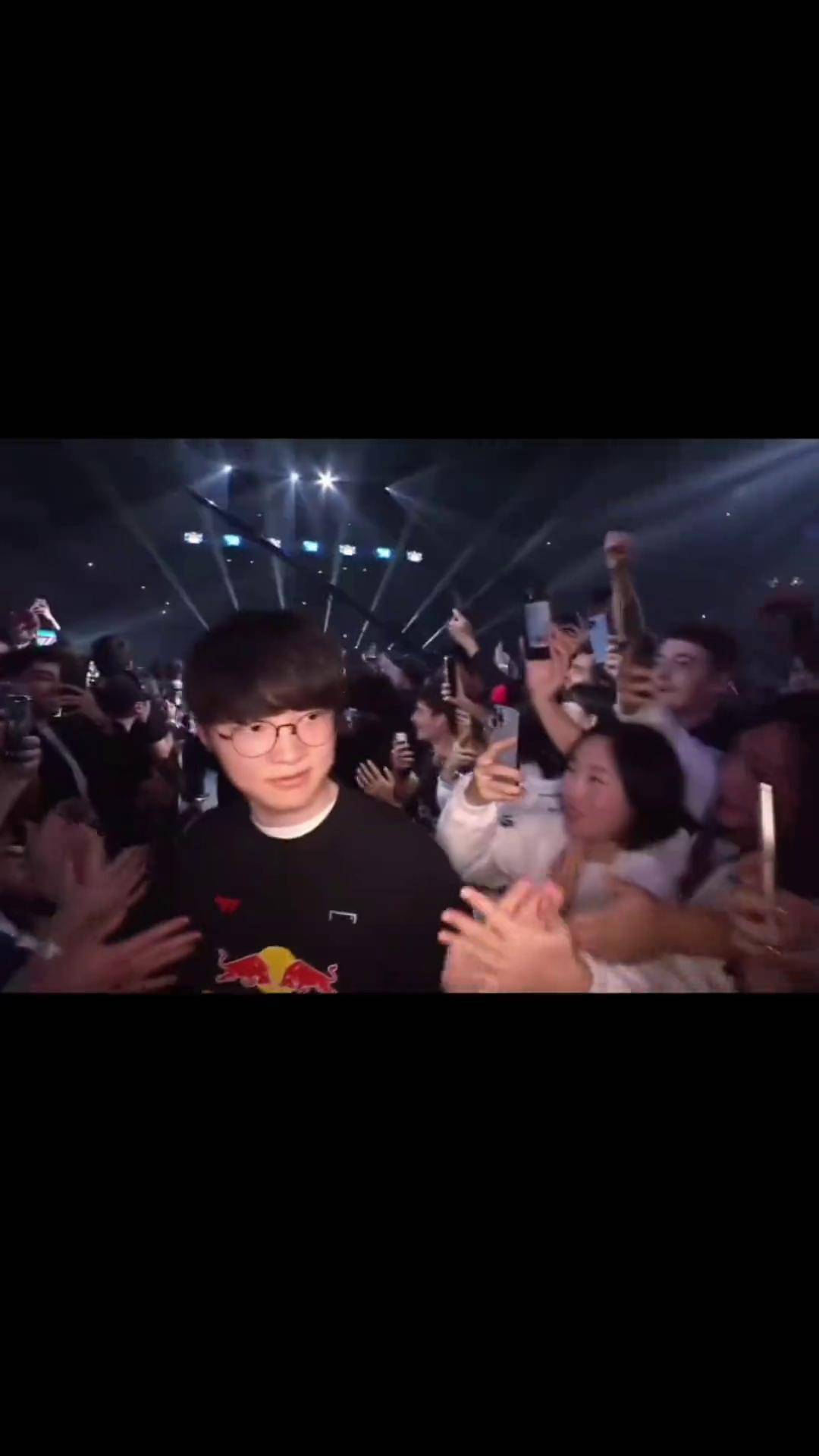  Faker回归赛场，连败首场状态亮眼，澳大利亚队观众沸腾！-爱游戏官网首页